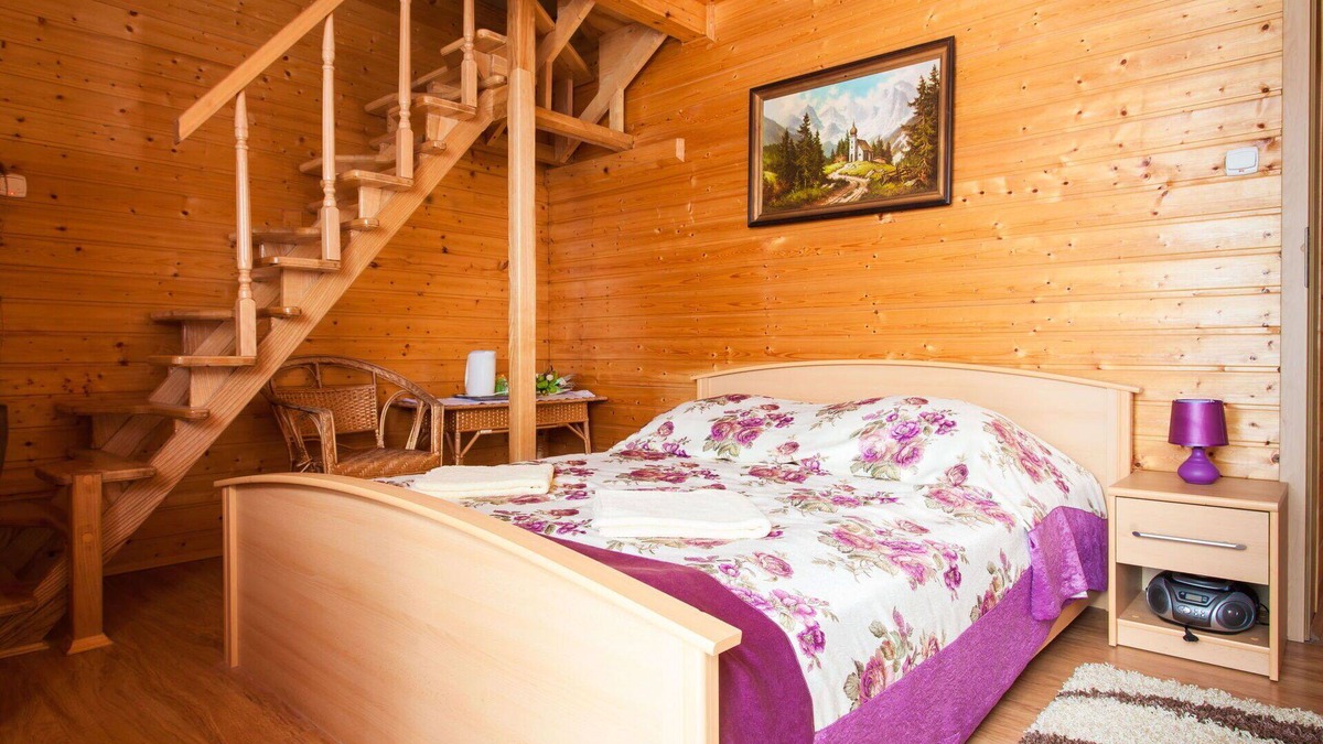Baligrod House | Stunning private villa for 28 people with WIFI, TV, patio, pets allowed, panoramic view and park.