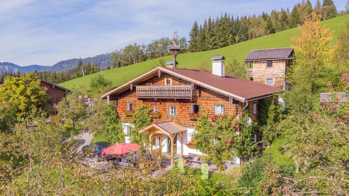 Abtenau Villa | Stunning private villa for 12 people with WIFI, TV and parking