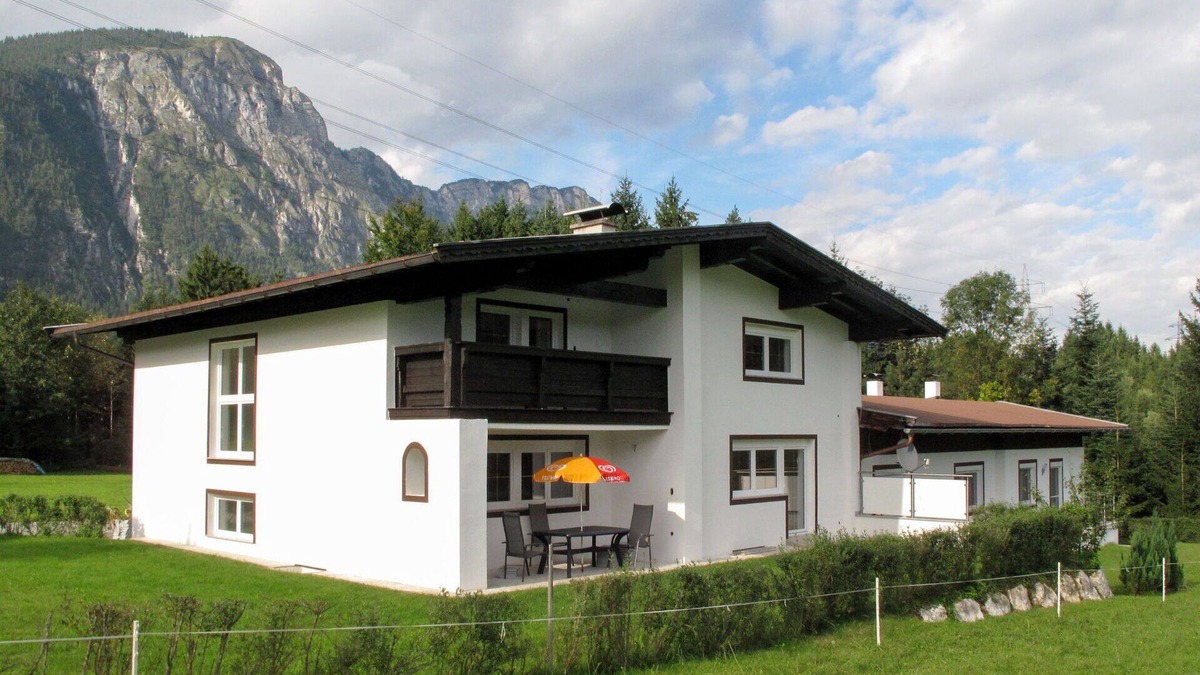 Angerberg House | Stunning private villa for 10 people with TV, terrace, pets allowed and parking