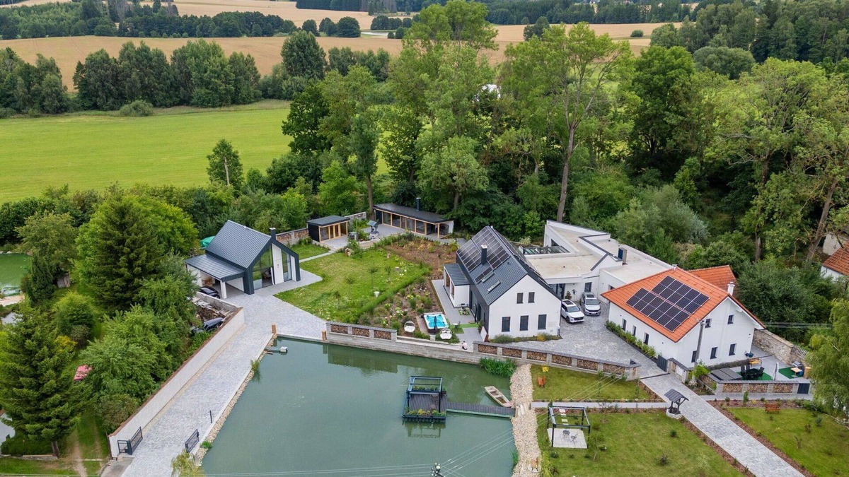 Dolni Laz House | Stunning private villa for 20 people with hot tub, WIFI, A/C, TV, terrace, pets allowed and park.