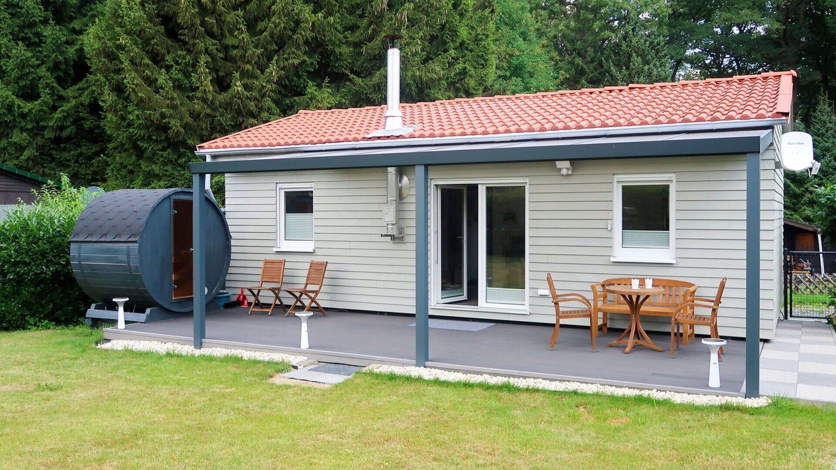 Kirburg House | Stunning private villa for 2 guests with TV, terrace and parking