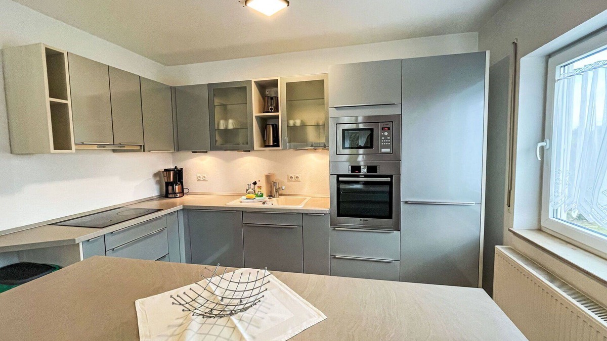 Bertsdorf House | Stunning private villa for 6 people with WIFI, TV, terrace and pets allowed