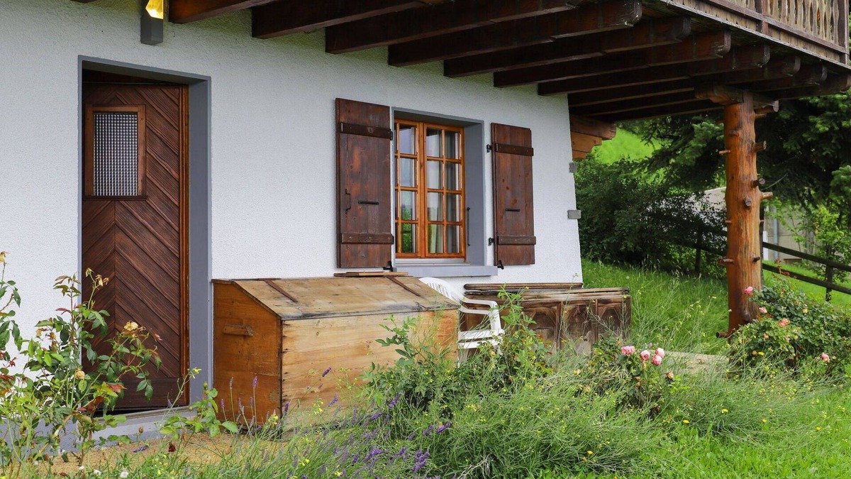 Ollon House | Stunning private villa for 7 guests with WIFI, TV and terrace