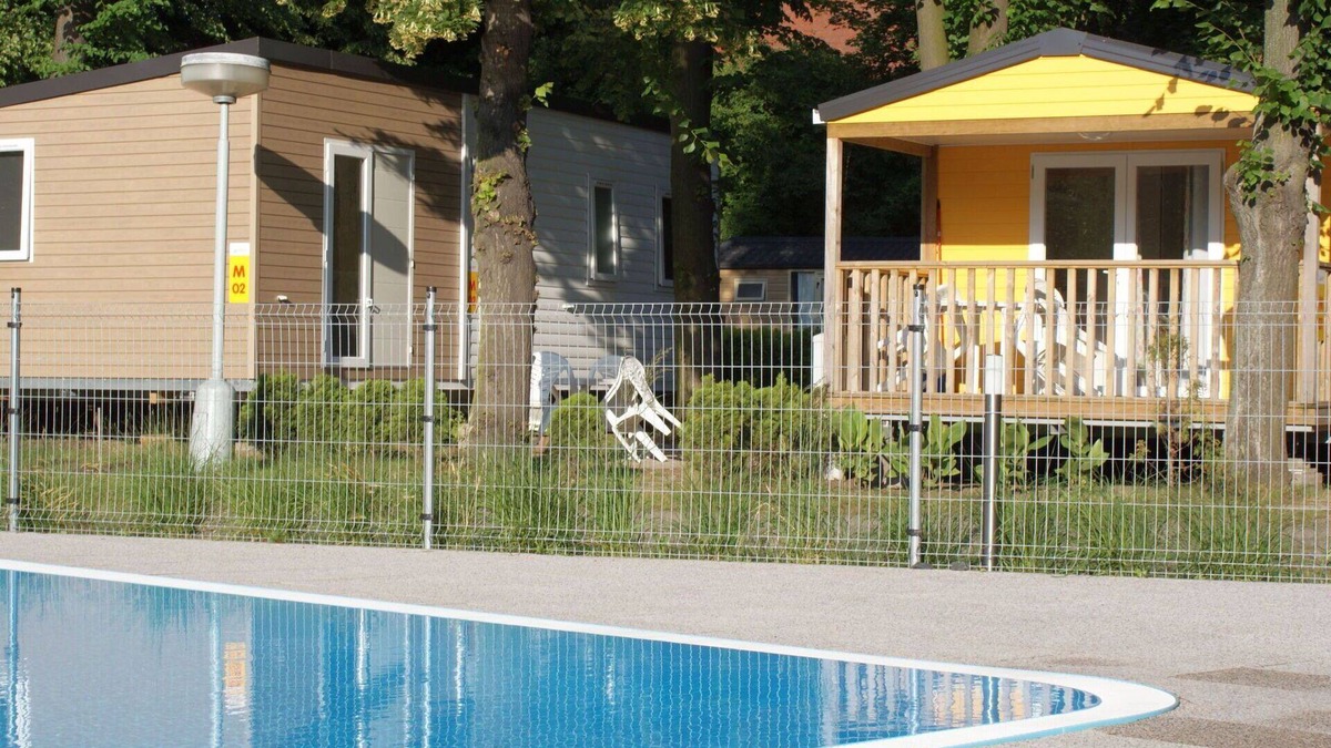 Dolni Pocernice House | Stunning private villa for 6 people with pool, WIFI, terrace, pets allowed and parking