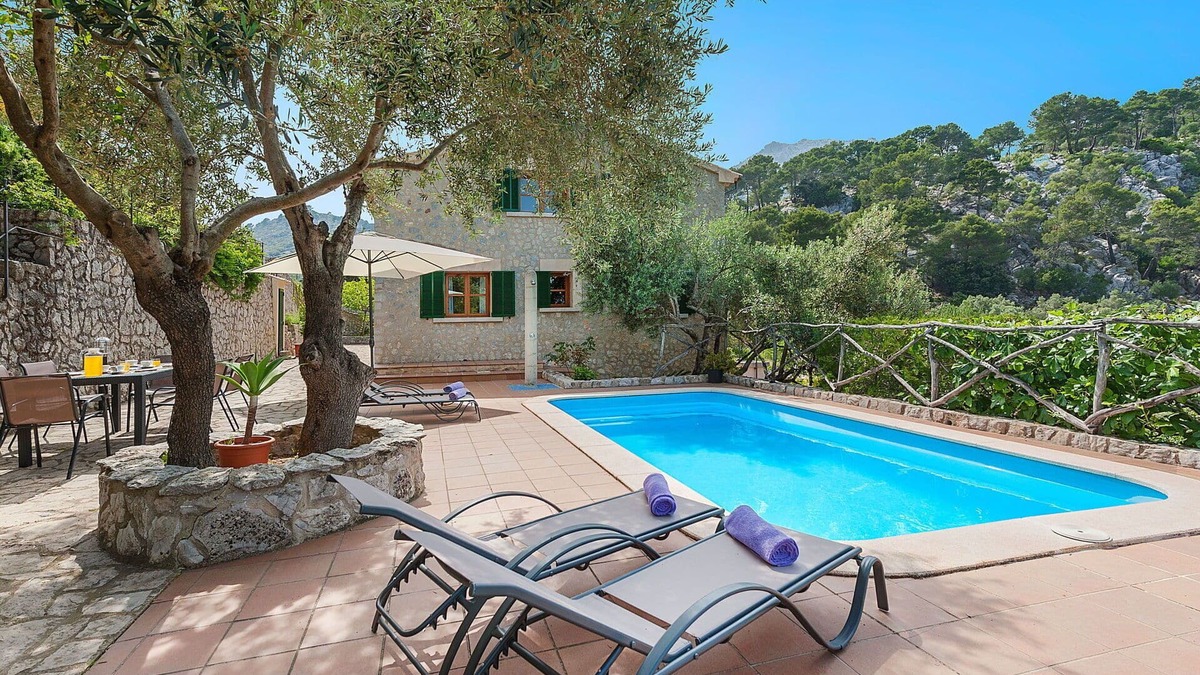 Selva House | Stunning private villa for 8 people with WIFI, A/C, private pool, TV and terrace