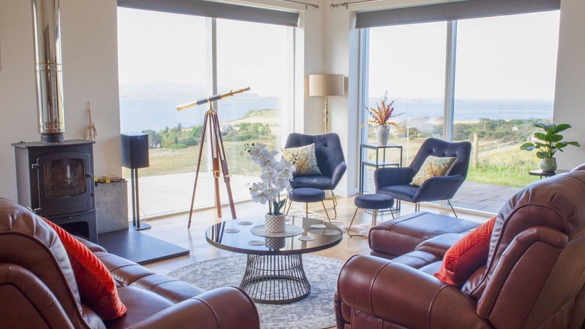 Stein House | Stunning private villa for 6 guests with WIFI, TV, terrace and pets allowed