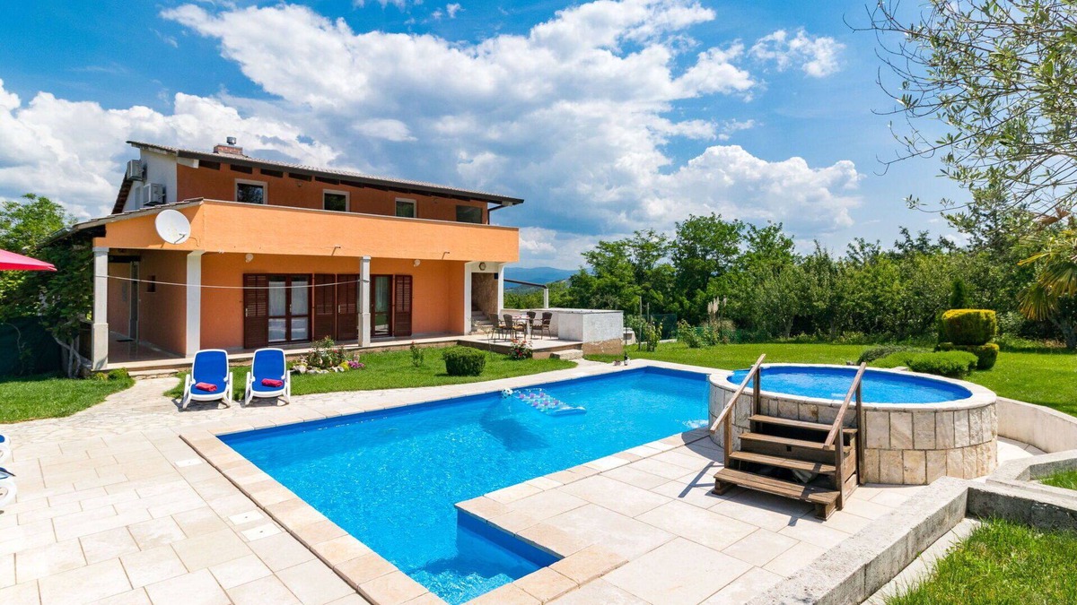 Rakotule House | Stunning private villa for 10 guests with private pool, WIFI, A/C, TV, terrace and pets allowed