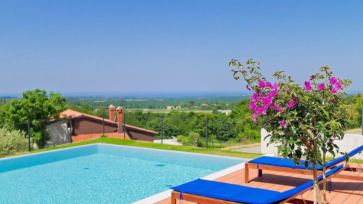 Farini Villa | Stunning private villa for 8 people with private pool, WIFI, A/C, TV, patio and panoramic view