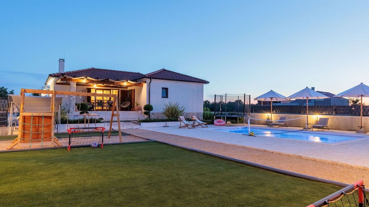 Lovinac House | Stunning private villa for 6 guests with private pool, WIFI, A/C, TV and patio
