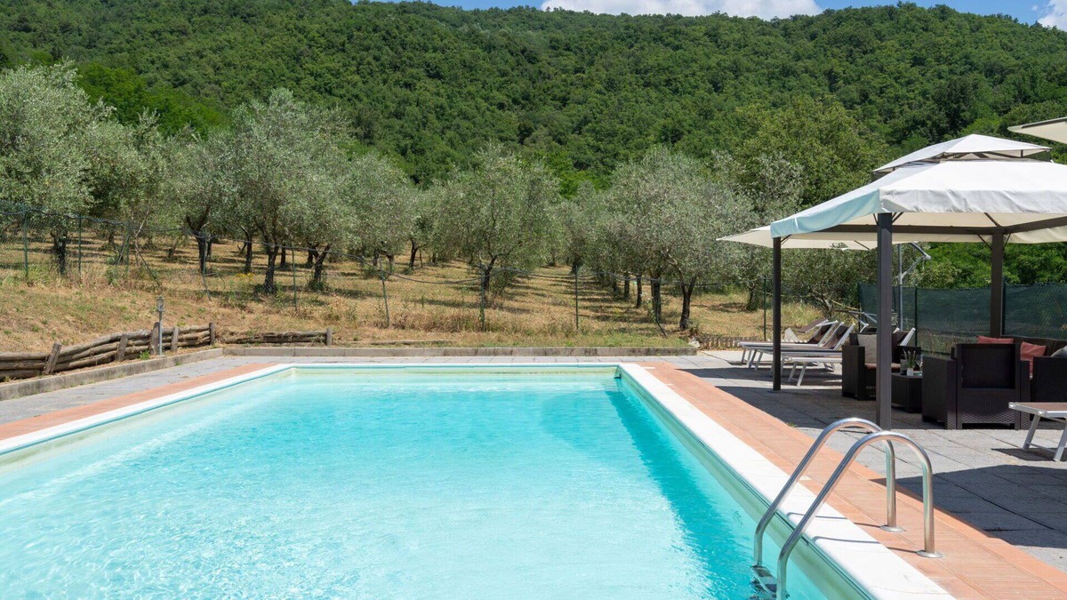 Londa Villa | Stunning private villa for 10 people with private pool, WIFI, TV, patio, pets allowed and parking