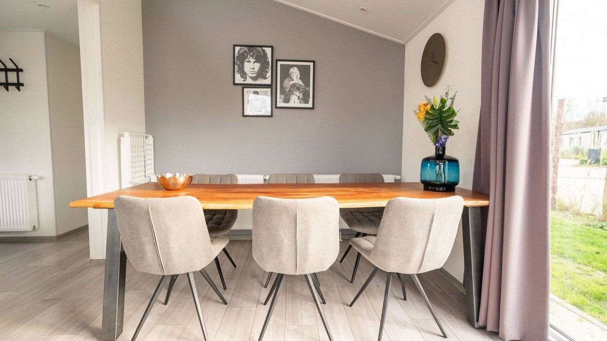 Linden House | Stunning private villa for 6 guests with WIFI, TV, terrace and parking