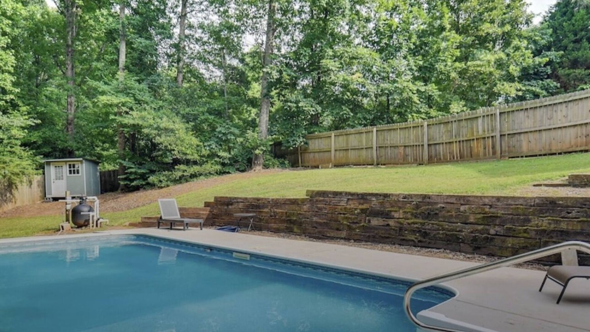 Winder Villa | Stunning Private Villa- Family Pet-Friendly with Pool.