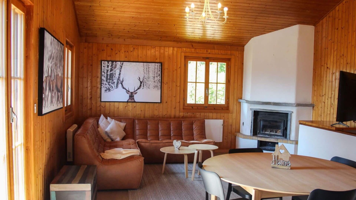Moleson House | Stunning private villa for 8 people with TV, terrace, panoramic view and parking