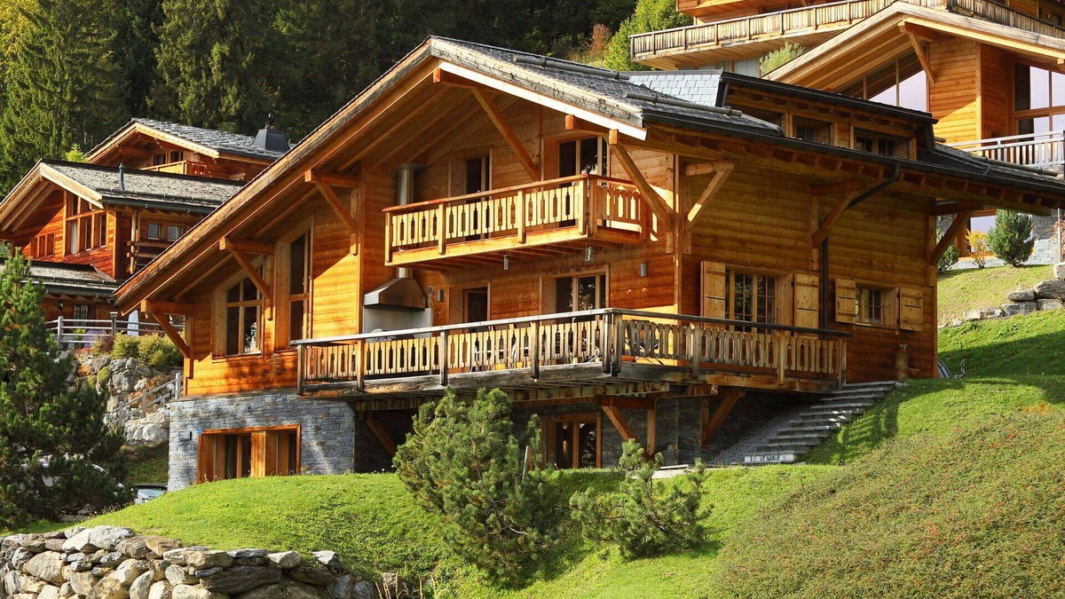 Ollon House | Stunning private villa for 8 people with WIFI, hot tub, TV, terrace, pets allowed and parking