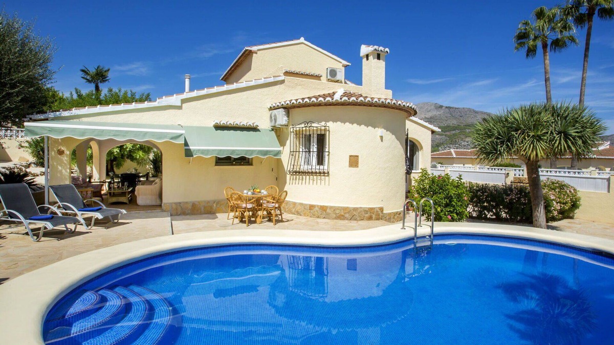 Orba House | Stunning private villa for 6 guests with WIFI, private pool, A/C, TV, terrace and parking