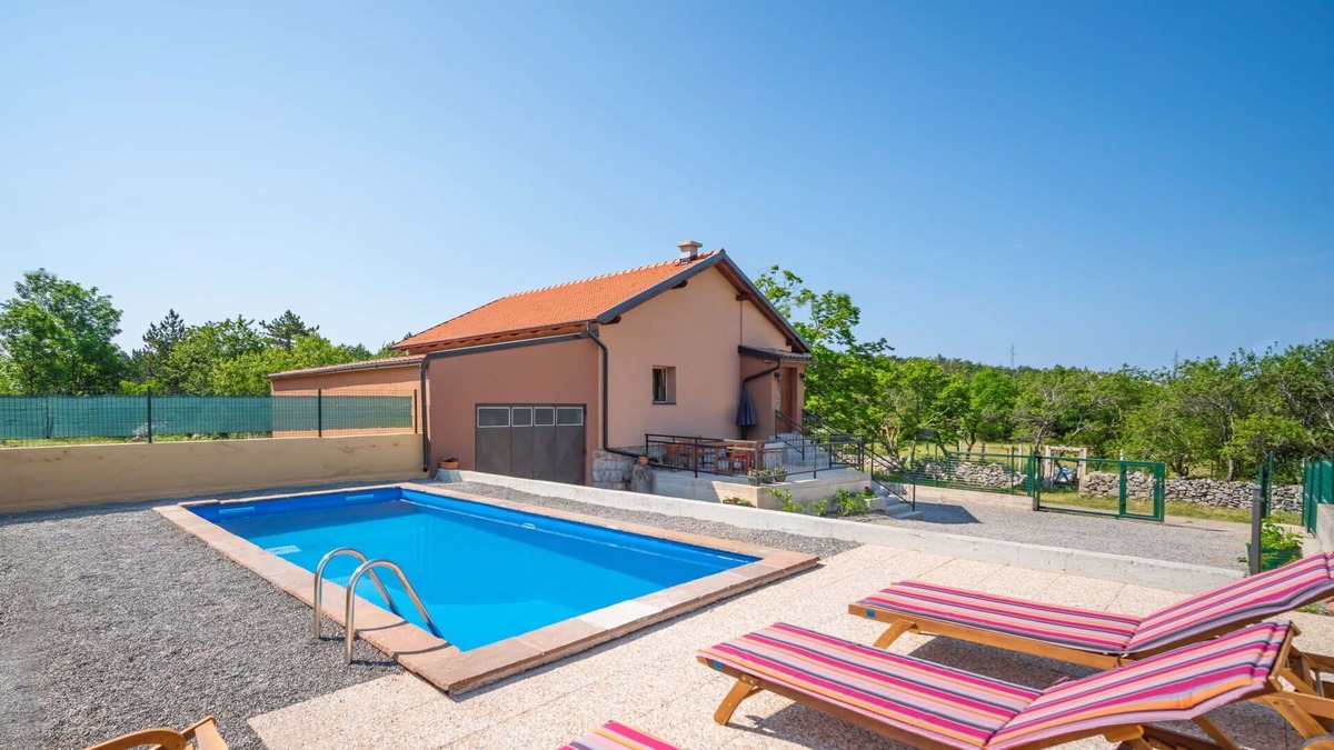 Vratarusa House | Stunning private villa for 5 guests with WIFI, private pool, TV, terrace and parking