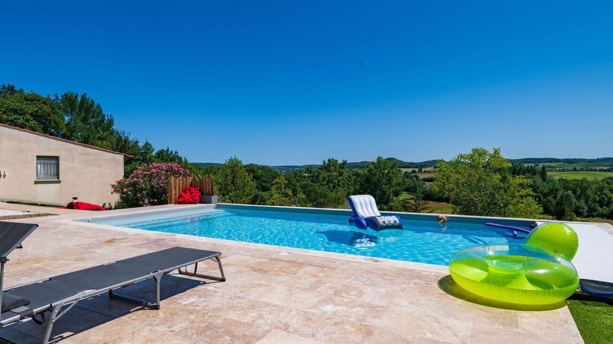 Dausse House | Stunning private villa with WIFI, private pool, TV, terrace, panoramic view and parking
