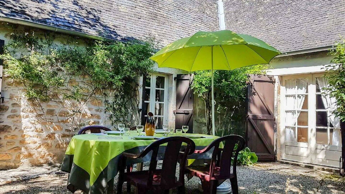 Turenne Villa | Stunning private villa for 4 guests with WIFI, TV, terrace, pets allowed and parking