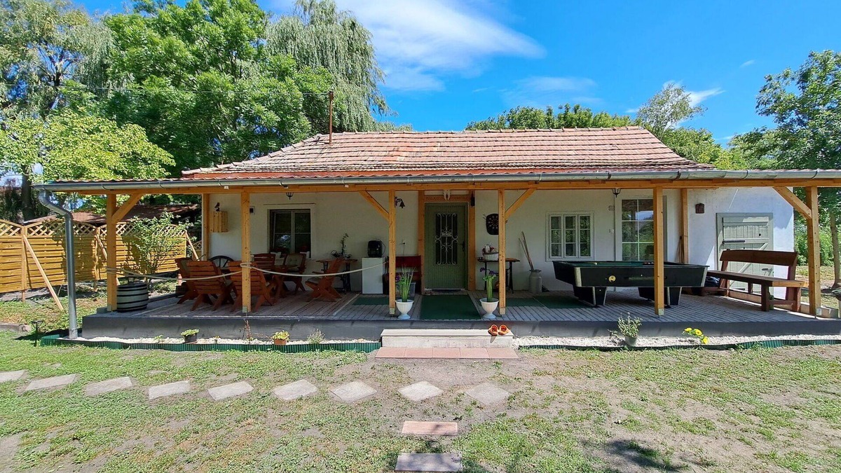 Balatonfenyves House | Stunning private villa for 4 people with WIFI, TV, terrace and parking