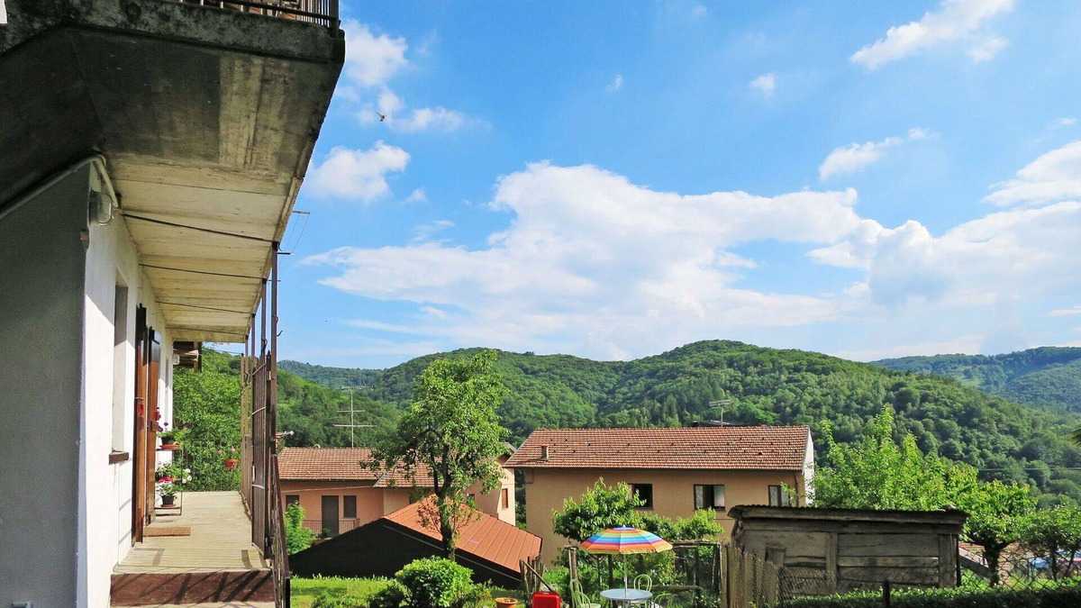 Armeno House | Stunning private villa for 4 guests with WIFI, TV, patio and pets allowed
