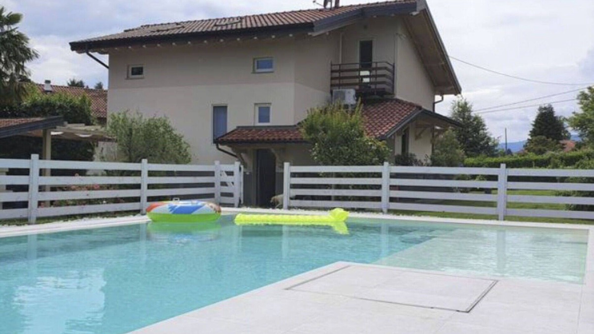 Besozzo Villa | Stunning private villa for 8 people with hot tub, private pool, WIFI, A/C, TV, patio and parking