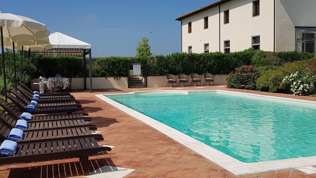 Le Piazze Villa | Stunning private villa with sauna, private pool, A/C, hot tub, WIFI, TV, patio, close to Cortona