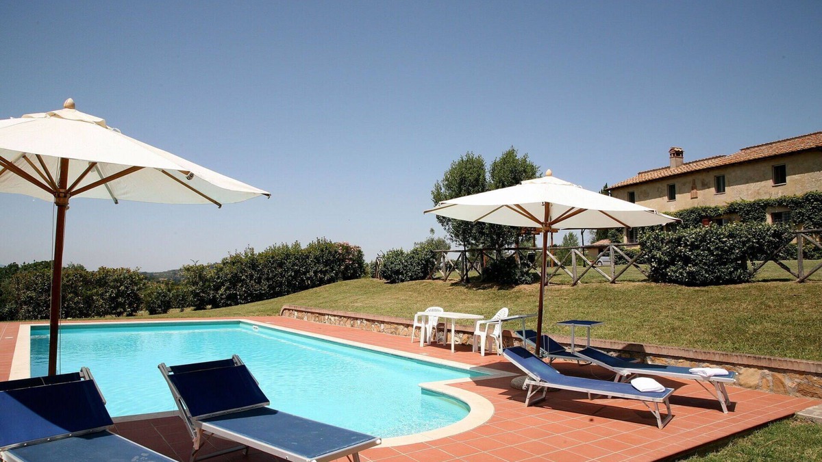 Montoro Villa | Stunning private villa with private pool, WIFI, TV, patio, pets allowed, panoramic view and park.