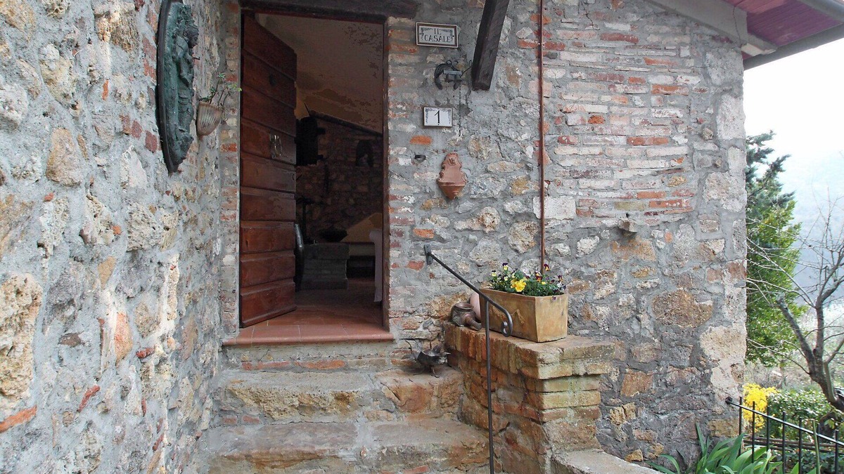 Monticiano Villa | Stunning private villa for 6 guests with private pool, WIFI, TV, patio, pets allowed and parking