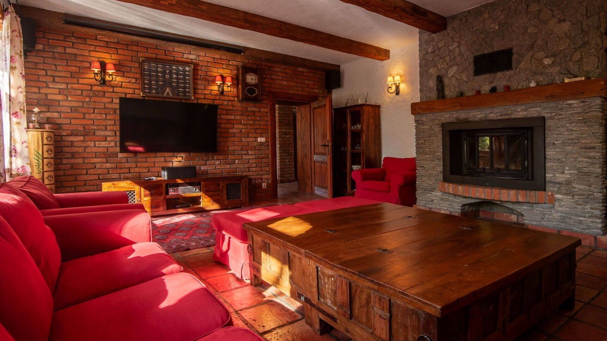 Grunwald House | Stunning private villa with hot tub, WIFI, TV, terrace, pets allowed, panoramic view and parking