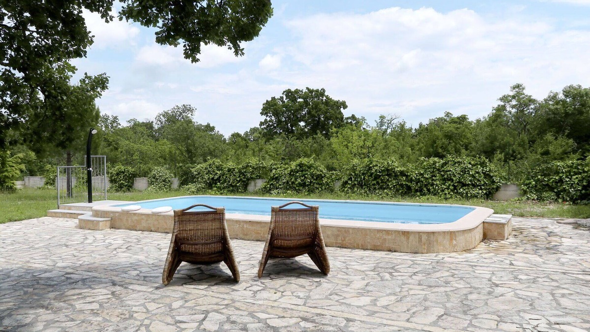 Drinovci House | Stunning private villa with WIFI, A/C, private pool, TV, terrace, pets allowed and parking