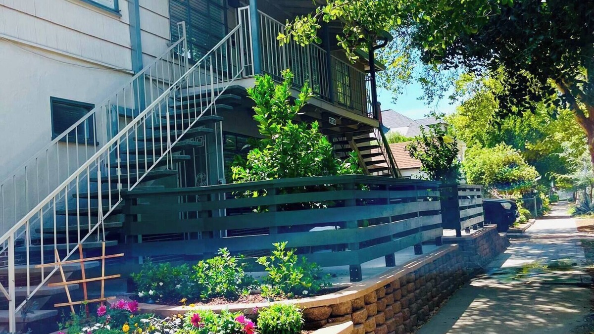 New Era Park Apartment | Stunning Remodeled Midtown Sacramento Apartment