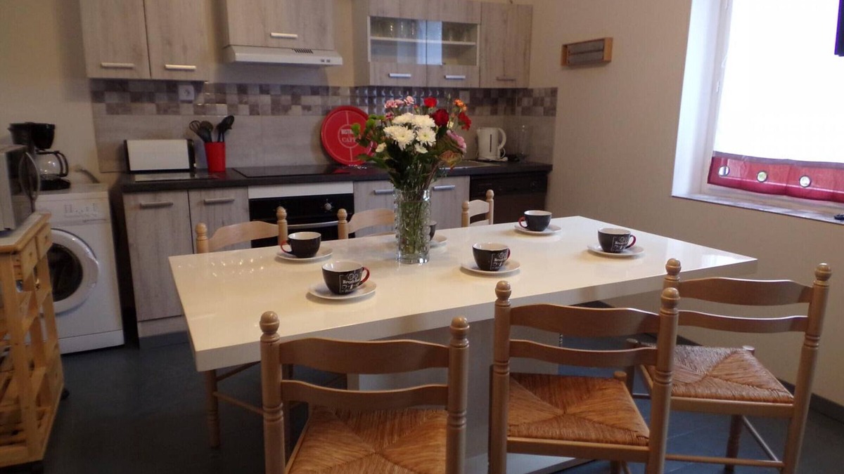 Vaumas Cottage | Stunning Renovated Village House with Modern Decor, Family-Friendly, Near Attractions