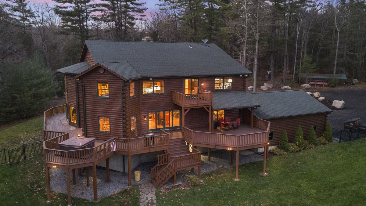 New Hartford House | Stunning Retreat on 62 Acres, 7000 sq ft, Pool and Hot Tub
