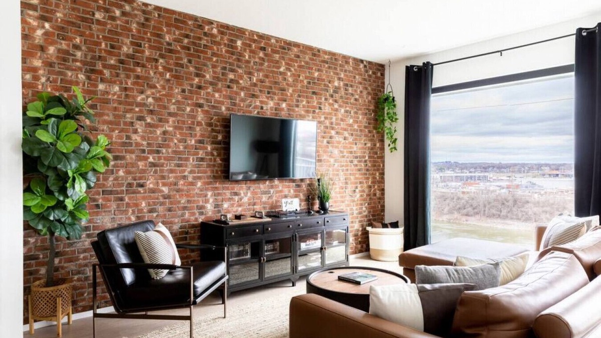 North Capitol Apartment | Stunning River View Condo - Walk to Downtown - Rooftop Patio