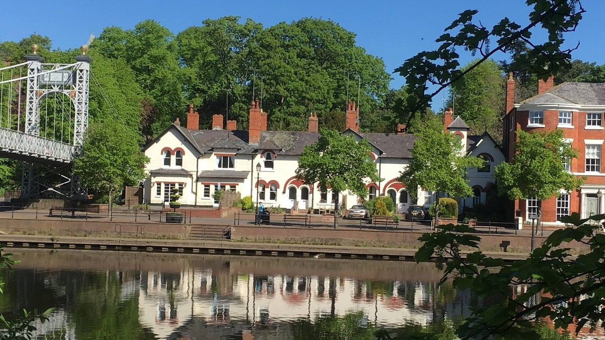 Chester Apartment | Stunning Riverside Apartment with views, central city,free parking, garden