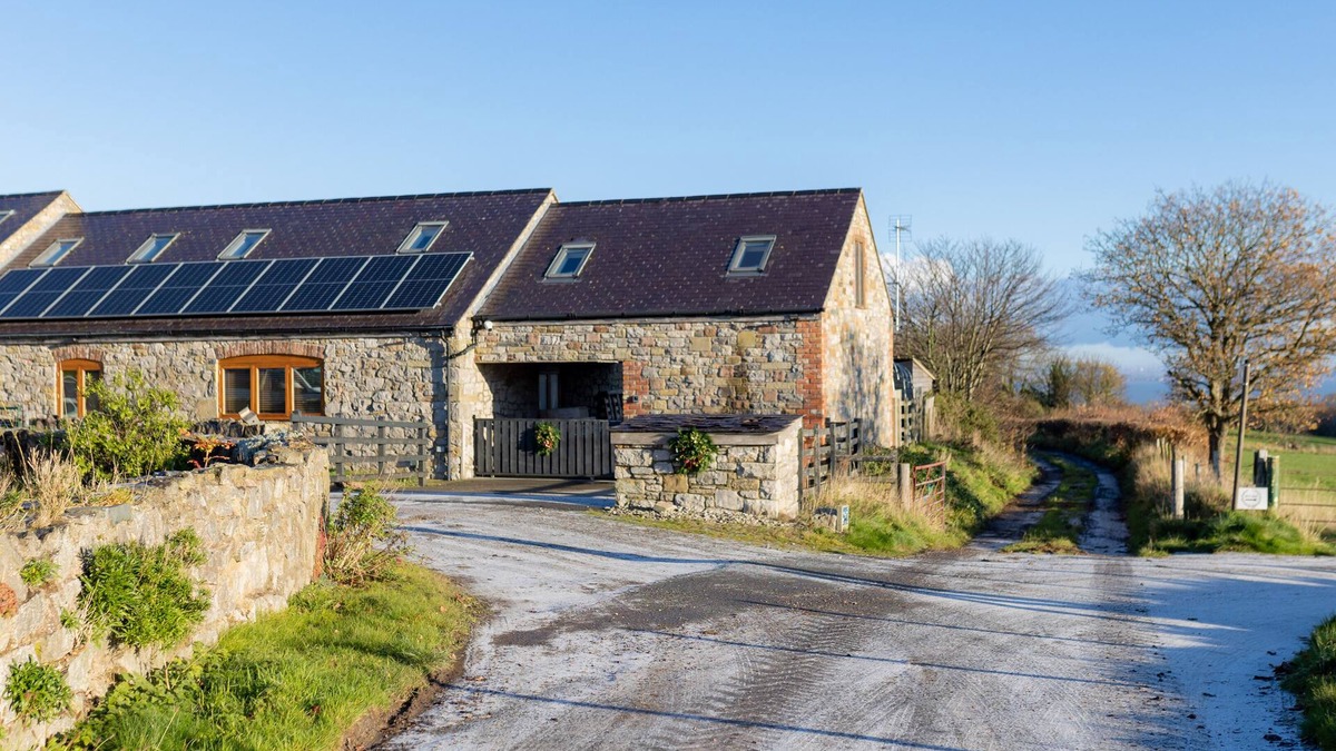 Llanasa Apartment | Stunning rural annex stay with idyllic views & great location