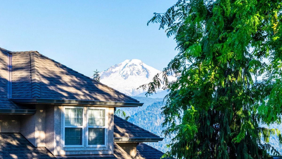 Upper Ten Oaks House | Stunning Rustic Vacation home w/180 Mountain View