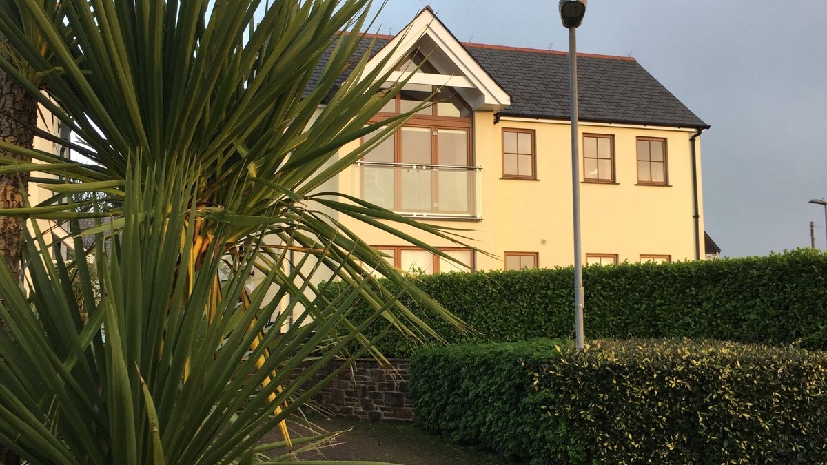 St. Just in Roseland House | Stunning spacious house incredible views to estuary sleeps 6 pet, near St Mawes