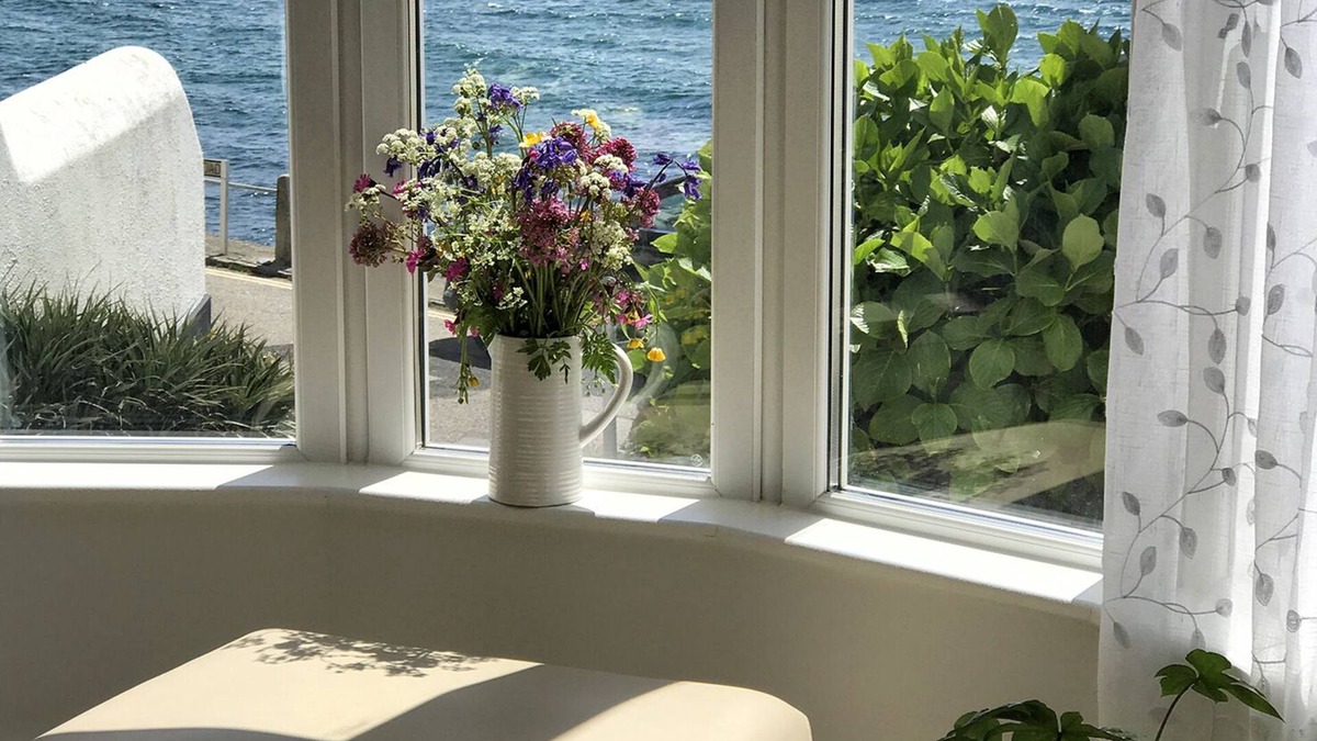 Porthleven Apartment | Stunning sea view 2 bed apartment at Porthleven - a stone's throw from the beach