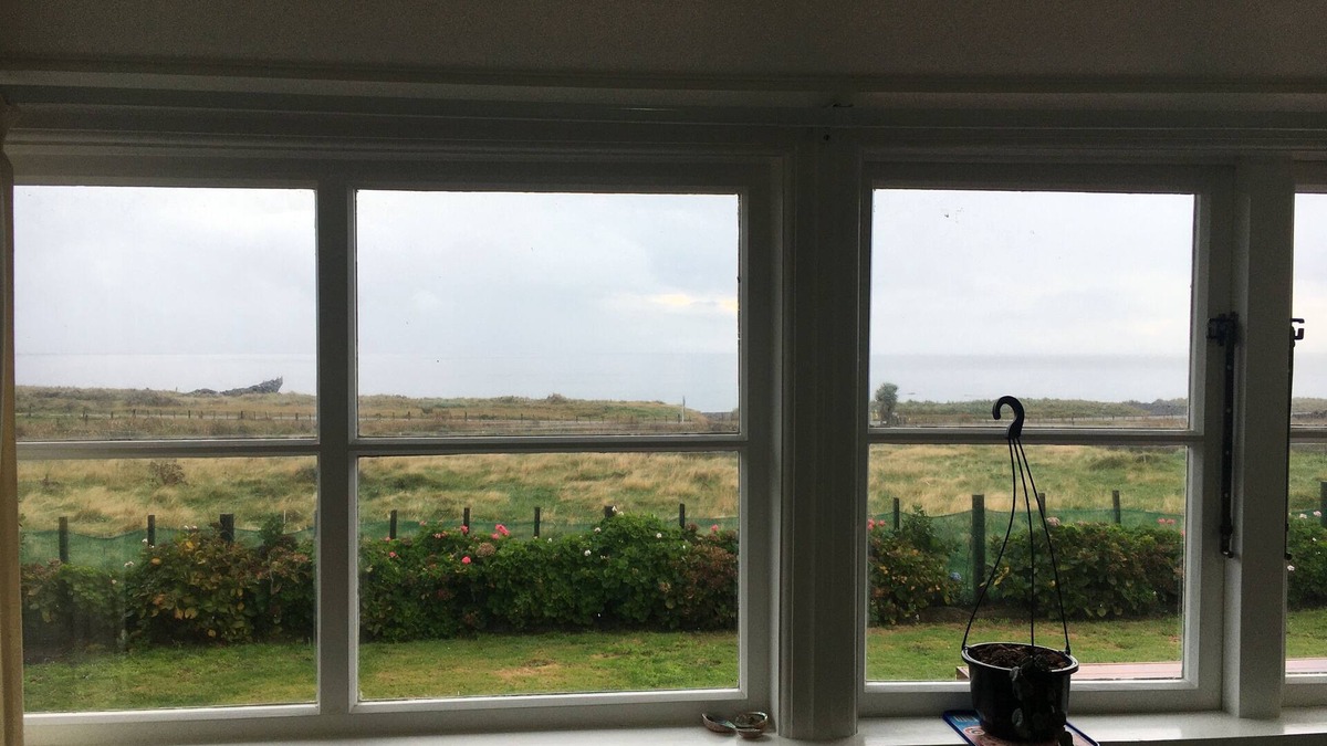 Ngawi House | Stunning sea views- Kiwi Bach beach escape for the family!