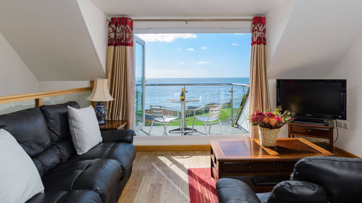 Seaton Apartment | Stunning Sea Views from this 2 Bedroom Seaside Townhouse