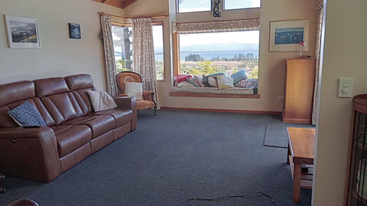 Tahunanui House | Stunning sea views in sunny Tahuna Hills Nelson