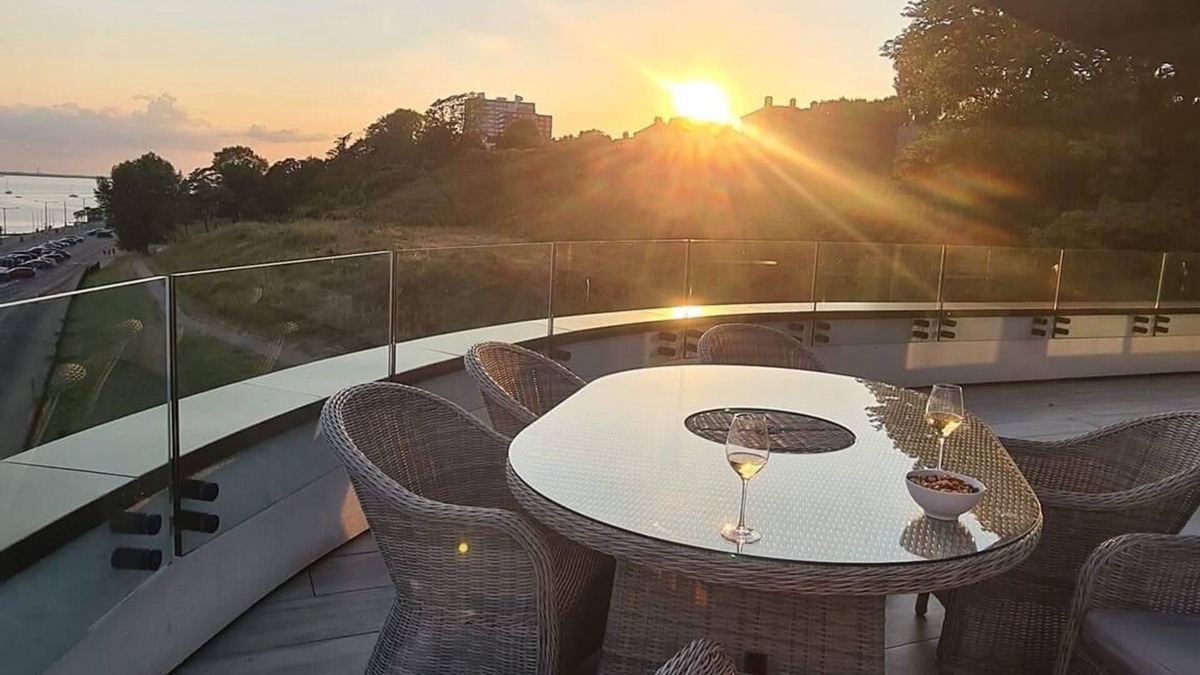 Southend-on-Sea Apartment | Stunning Seafront Penthouse With Panoramic South Facing Views Over the Estuary