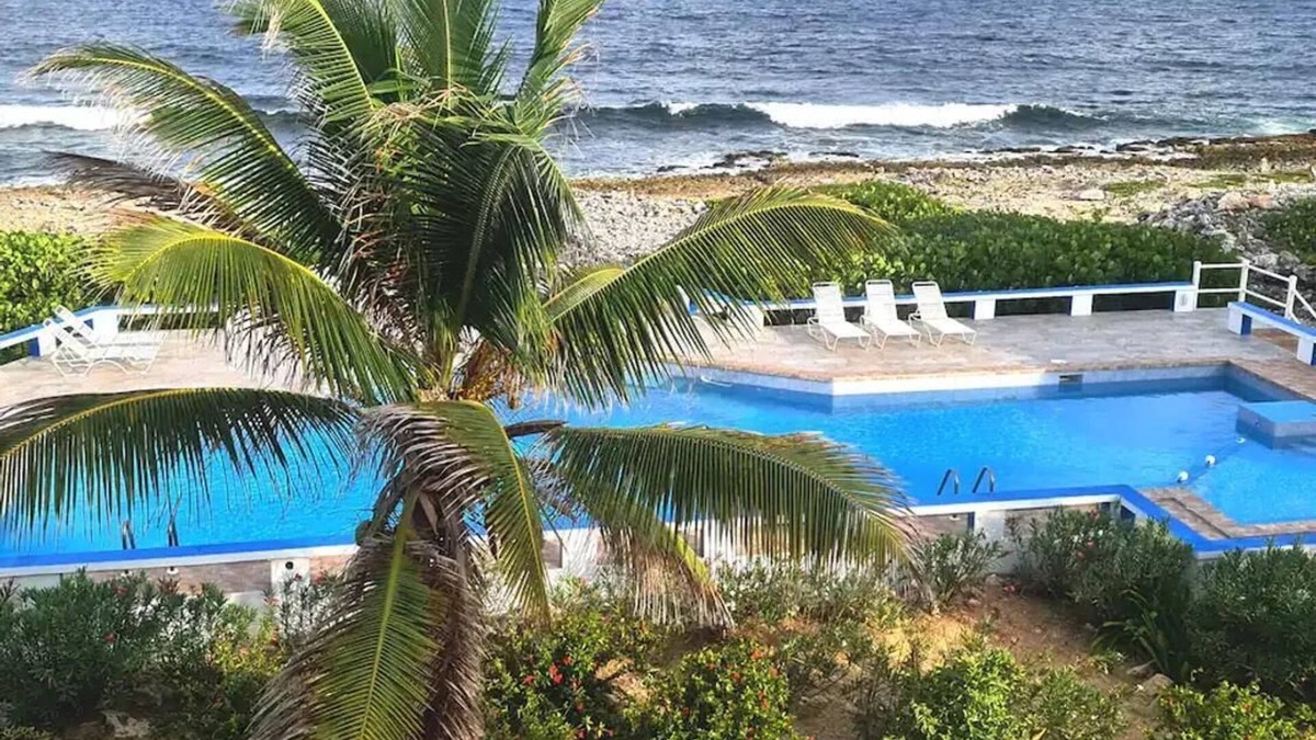 The Valley Condo | Stunning Seaside Beach, Breeze, Cozy, Studio Condo on Sandy Hill Beach