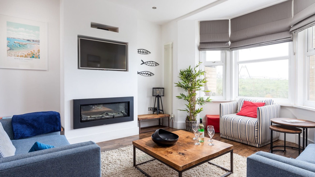 Newquay House | Stunning seaside with cinema room, sea views - ideal for friends and families