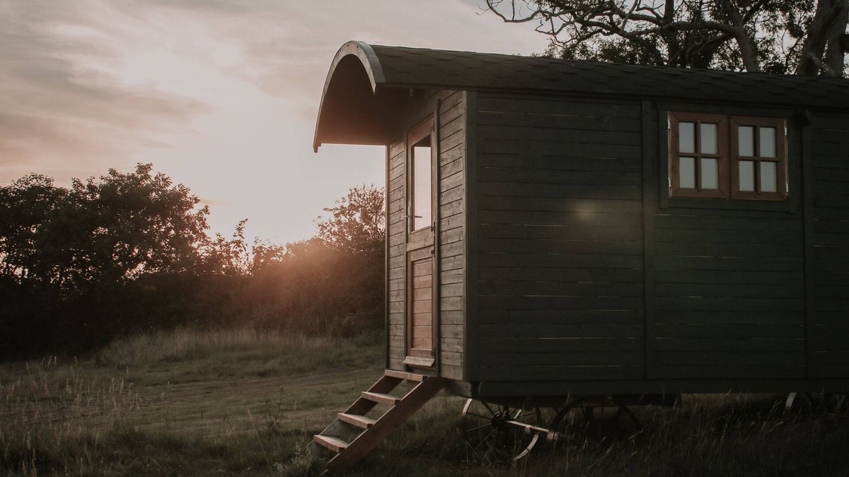 Buckland Brewer Cabin | Stunning Shepherd's Hut Retreat, North Devon