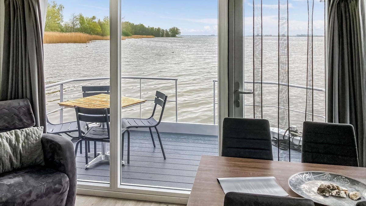 Biddinghuizen Boat Rental | Stunning ship in Biddinghuizen