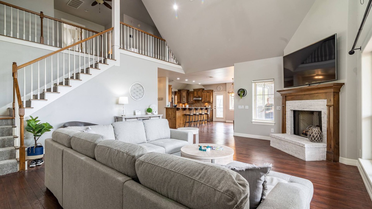Sperry House | Stunning Skiatook Lake Three Story Getaway