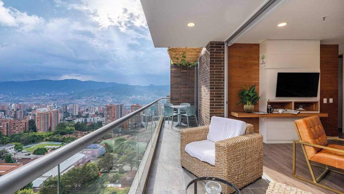 El Tesoro Apartment | - ¡ Stunning Skyline View of El Poblado ! -