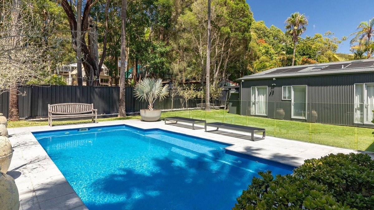 Elizabeth Beach House | Stunning, Sleek and Refined, The Black Beach House is perfection from the time you walk through the